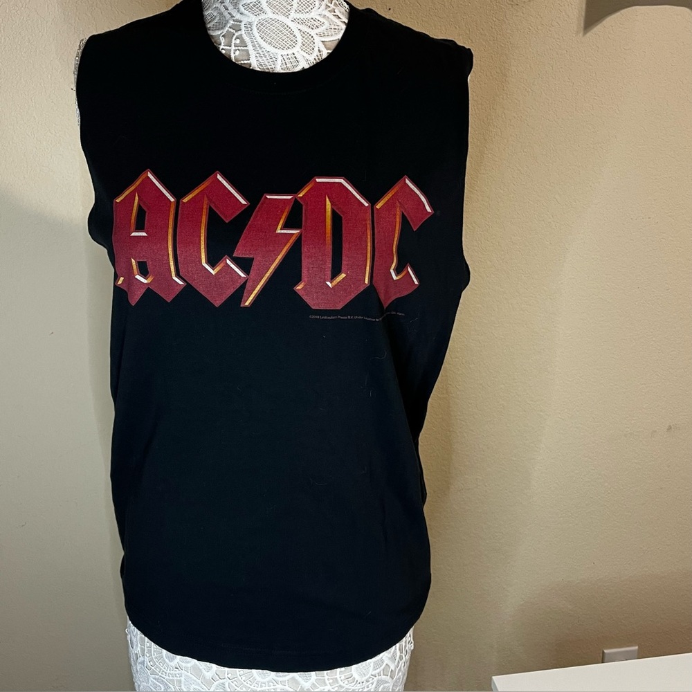 AC/DC licensed women’s large Black Sleeveless Graphic Tee